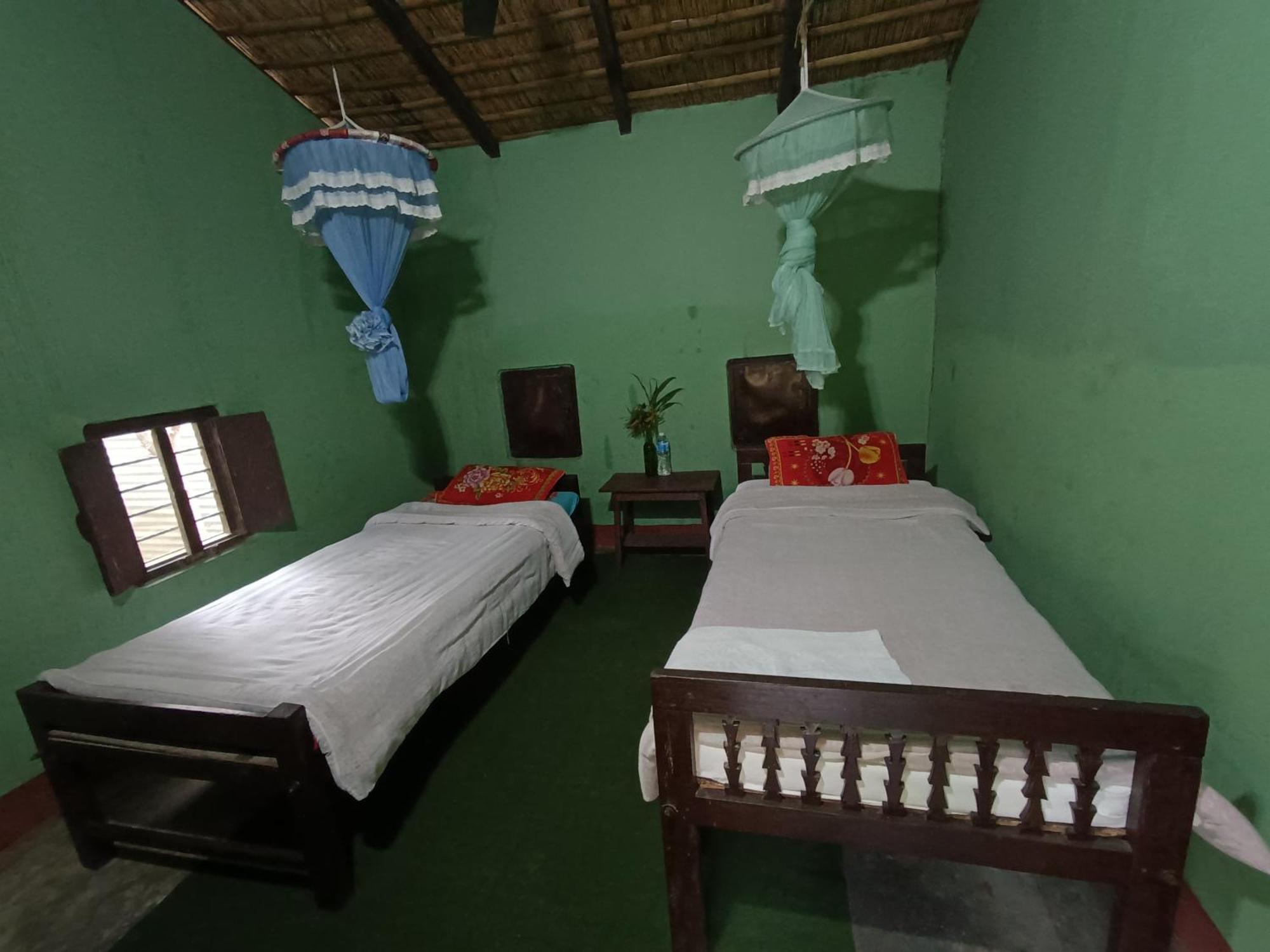 Hotel Crocodile Safari Camp Chitwan Habitación foto