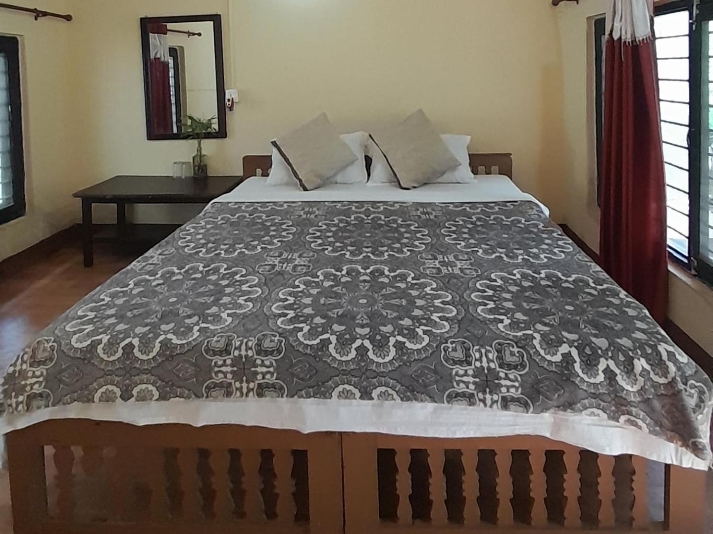 Hotel Crocodile Safari Camp Chitwan Exterior foto