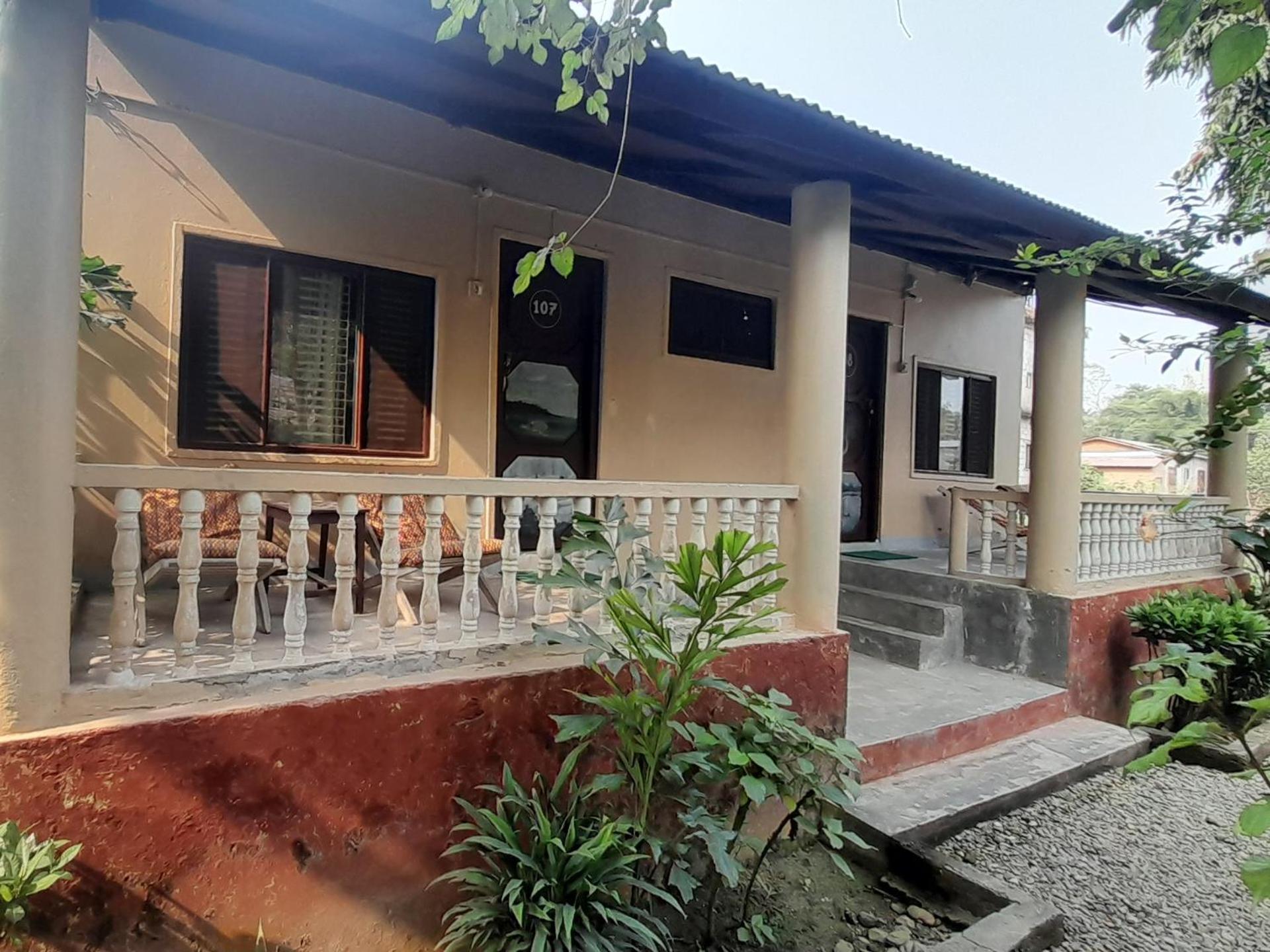 Hotel Crocodile Safari Camp Chitwan Exterior foto