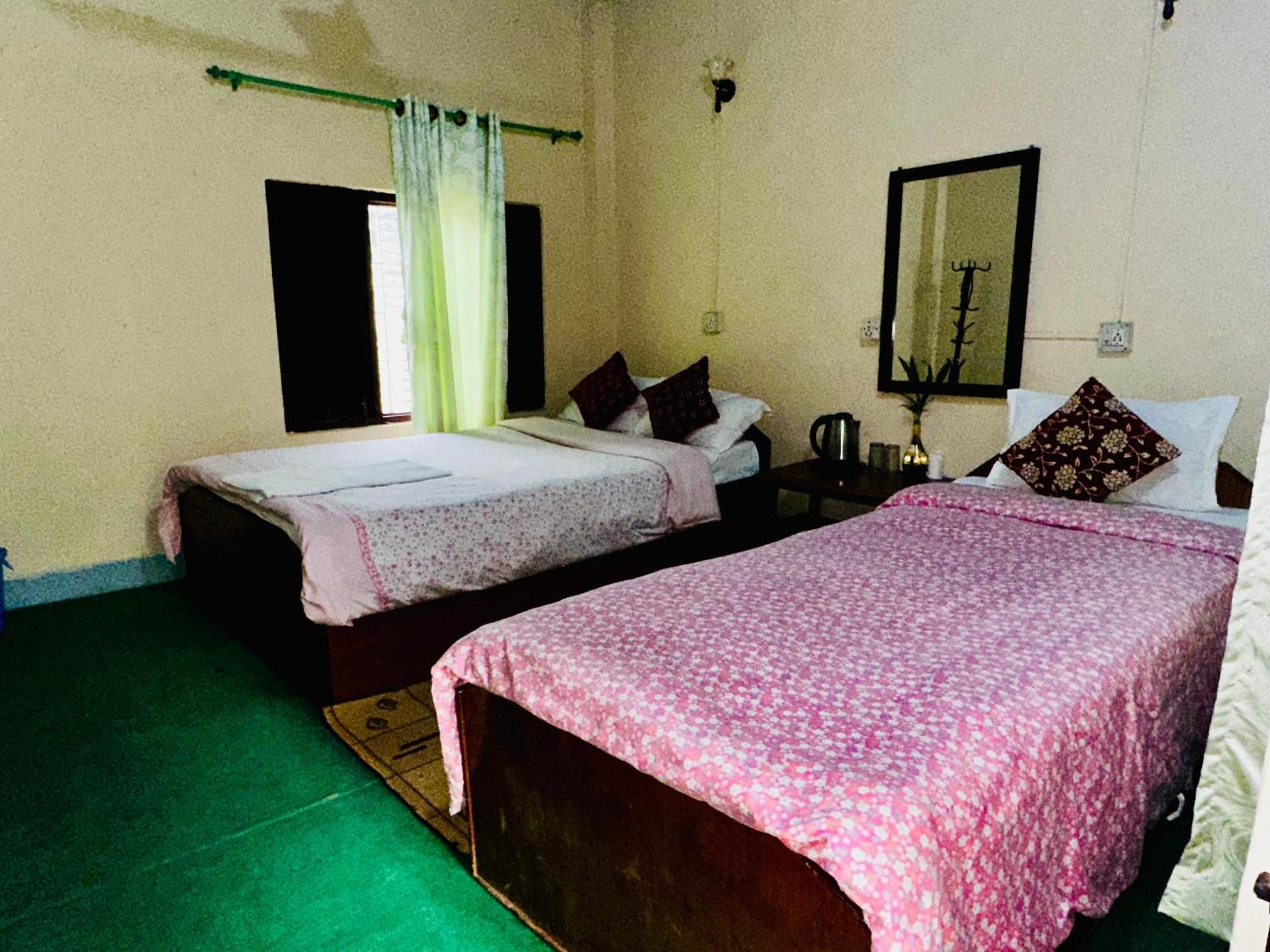 Hotel Crocodile Safari Camp Chitwan Habitación foto